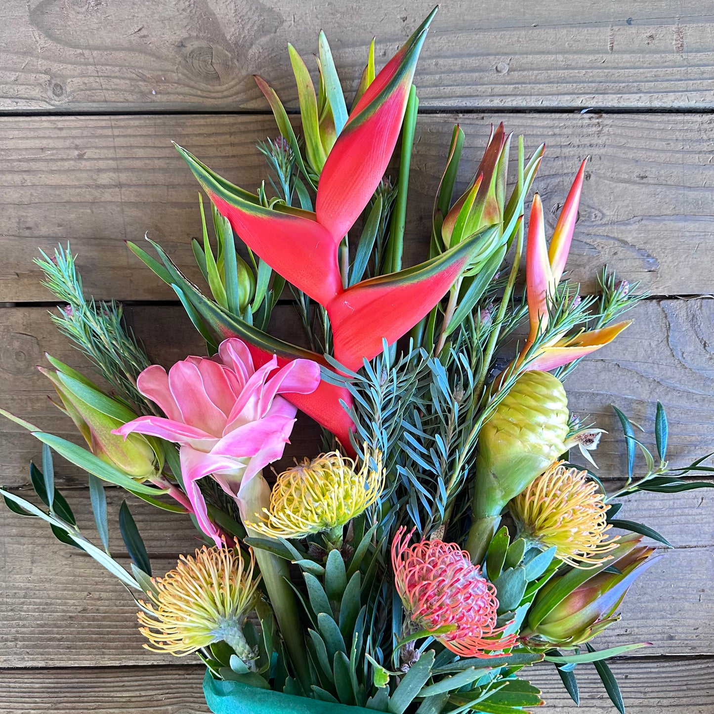 8 Long Stem Farmer’s Choice Gift Box
